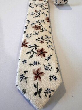 Off‑white floral skinny tie by DAZI, 2.5″ width